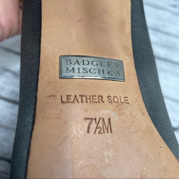 BADGLEY MISCHKA Formslag Peep Toe Grey Silver Jeweled Satin Heels - Picture 6 of 8